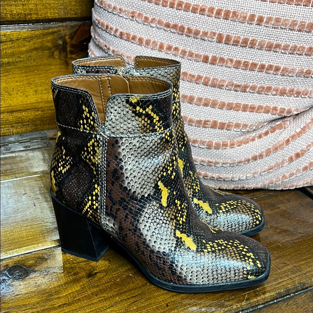 Franco Sarto Generous Style Snakeskin‎ Ankle Boots- 7